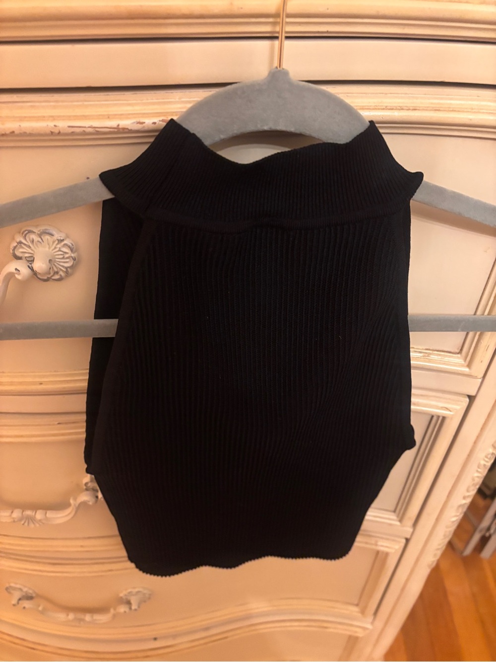 Aritzia Black Ribbed Mock Neck Crop Top - Picture 2 of 4